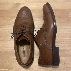 Men’s brown dress shoes